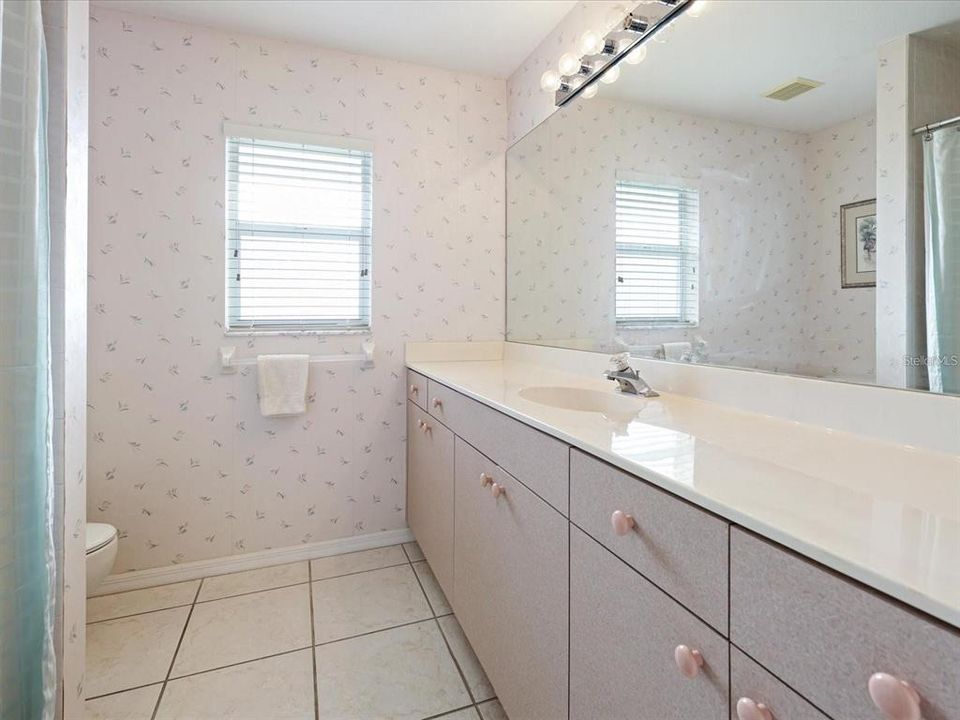 En Venta: $699,999 (3 camas, 2 baños, 2160 Pies cuadrados)