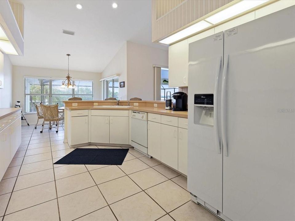 En Venta: $699,999 (3 camas, 2 baños, 2160 Pies cuadrados)