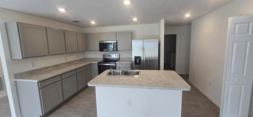 For Sale: $339,990 (4 beds, 2 baths, 2134 Square Feet)