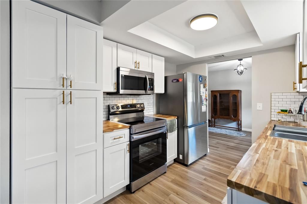 For Sale: $385,000 (3 beds, 2 baths, 1478 Square Feet)