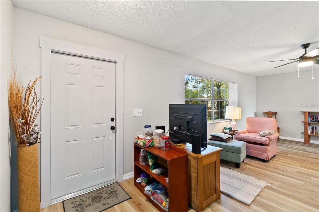 For Sale: $385,000 (3 beds, 2 baths, 1478 Square Feet)