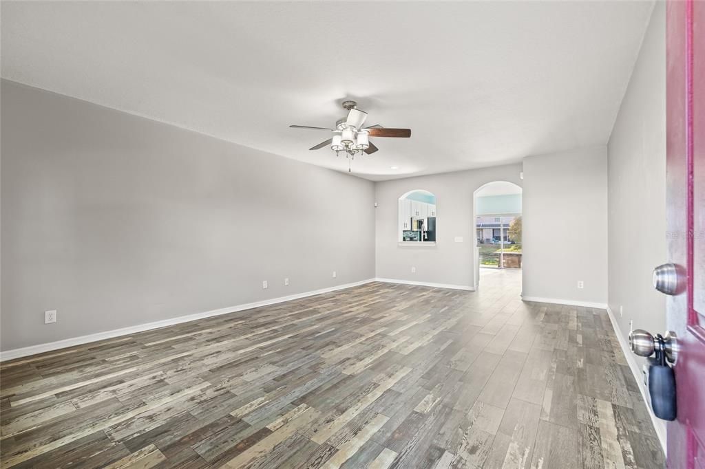 На продажу: $275,000 (2 спален, 2 ванн, 1240 Квадратных фут)