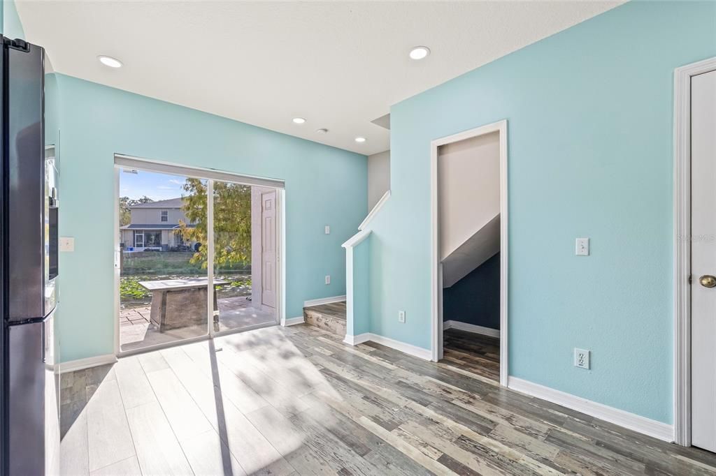 На продажу: $275,000 (2 спален, 2 ванн, 1240 Квадратных фут)