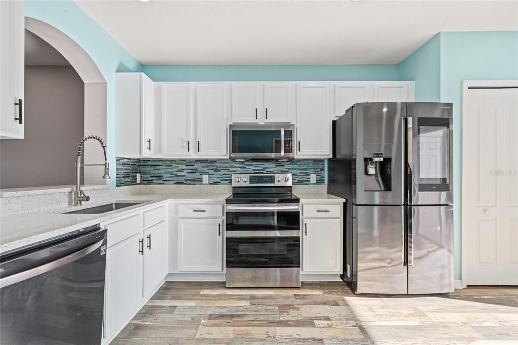 На продажу: $275,000 (2 спален, 2 ванн, 1240 Квадратных фут)