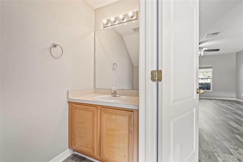 На продажу: $275,000 (2 спален, 2 ванн, 1240 Квадратных фут)