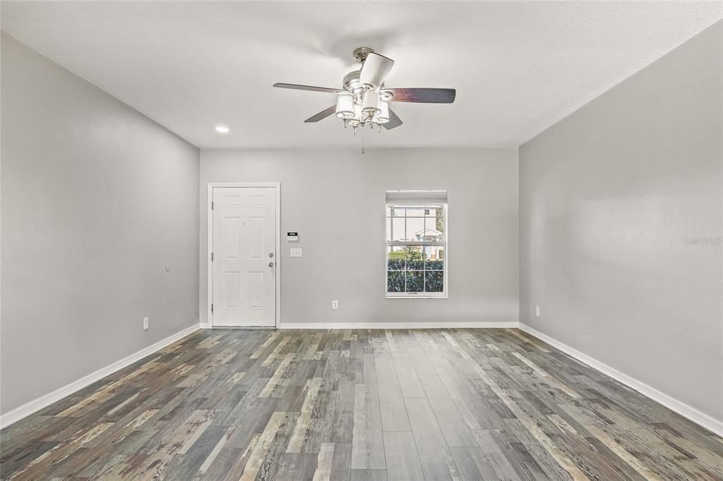 На продажу: $275,000 (2 спален, 2 ванн, 1240 Квадратных фут)