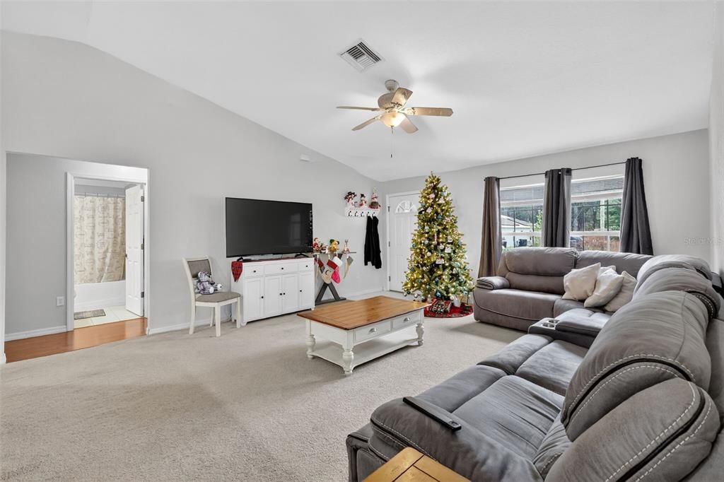 For Sale: $225,800 (3 beds, 2 baths, 1218 Square Feet)