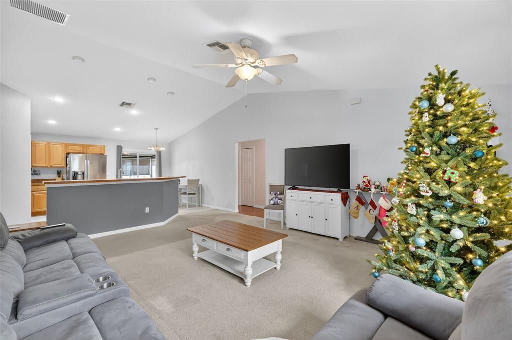 For Sale: $225,800 (3 beds, 2 baths, 1218 Square Feet)