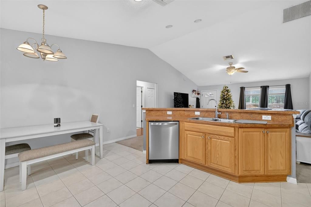 For Sale: $225,800 (3 beds, 2 baths, 1218 Square Feet)