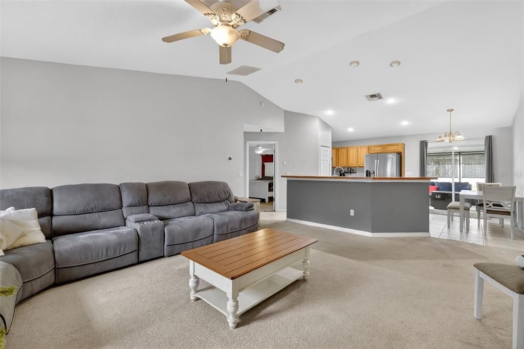 For Sale: $225,800 (3 beds, 2 baths, 1218 Square Feet)