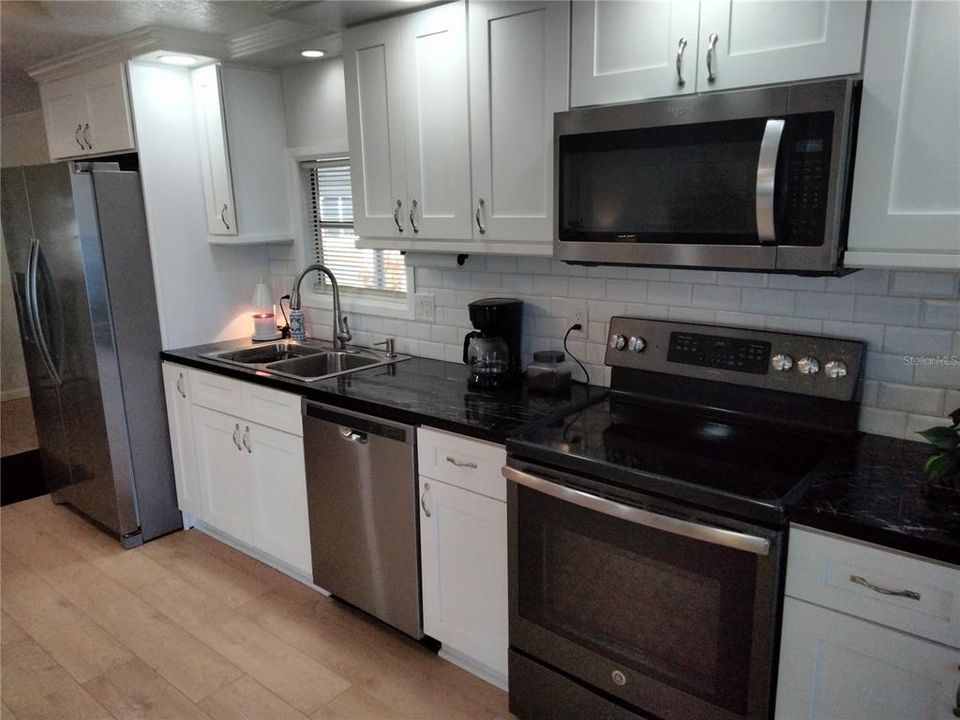For Sale: $225,000 (2 beds, 2 baths, 1152 Square Feet)