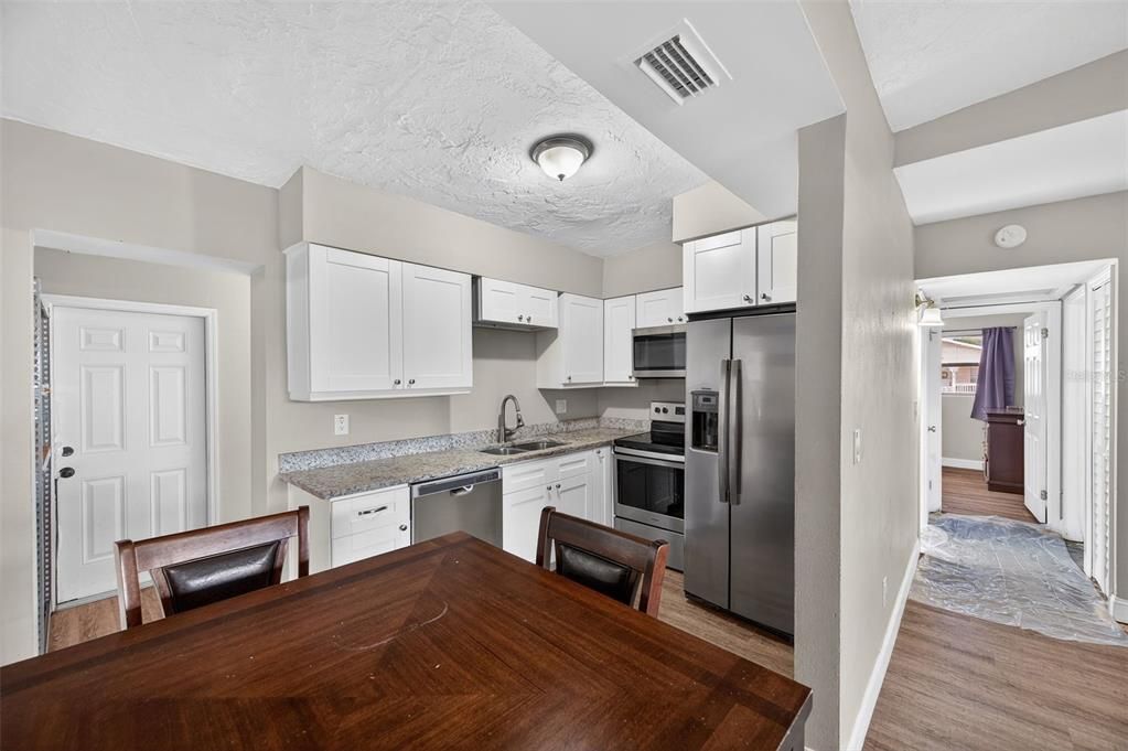 待售: $239,900 (3 贝兹, 1 浴室, 992 平方英尺)