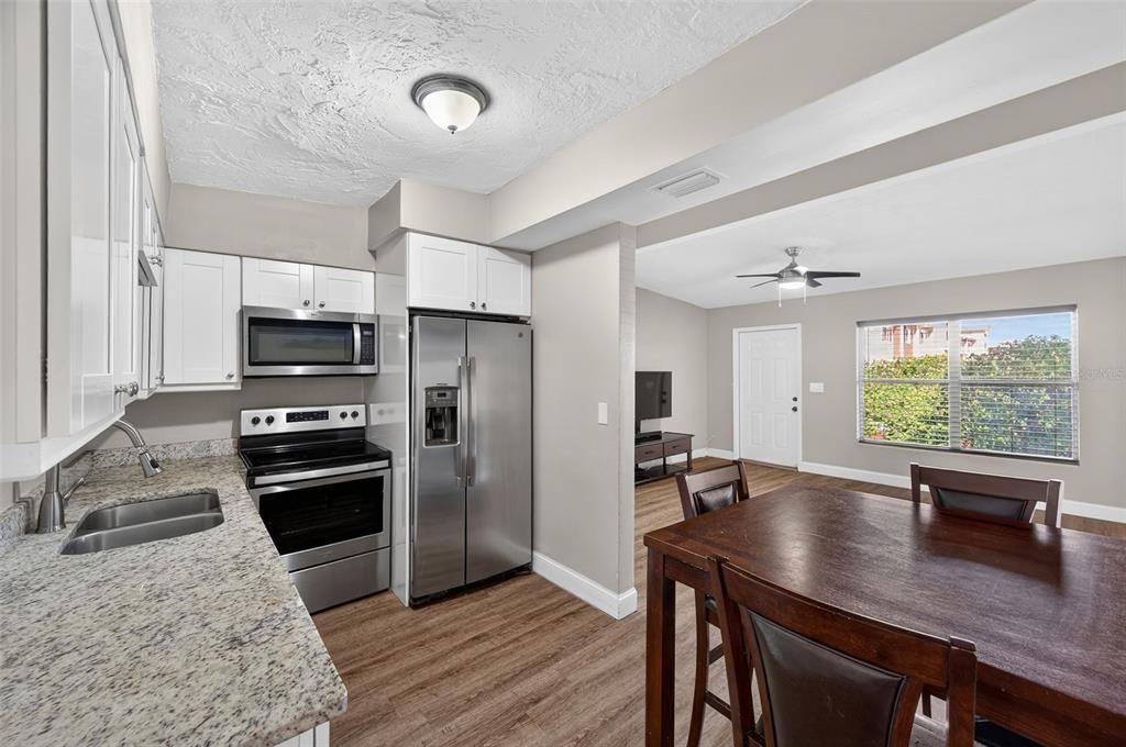 待售: $239,900 (3 贝兹, 1 浴室, 992 平方英尺)