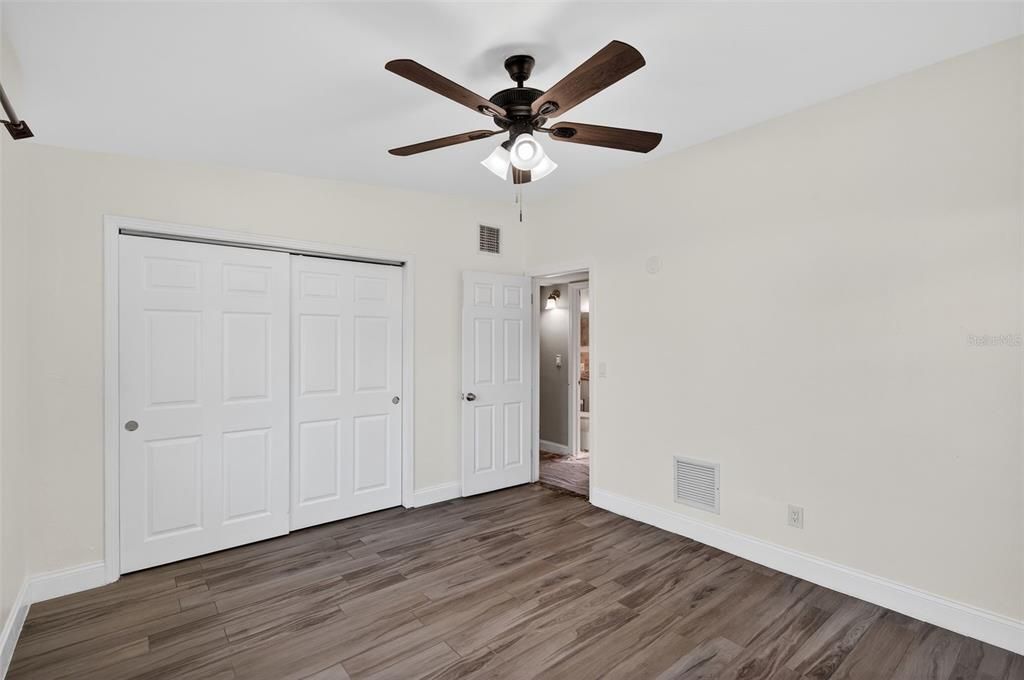 待售: $239,900 (3 贝兹, 1 浴室, 992 平方英尺)