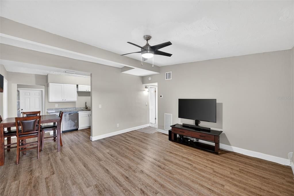 待售: $239,900 (3 贝兹, 1 浴室, 992 平方英尺)