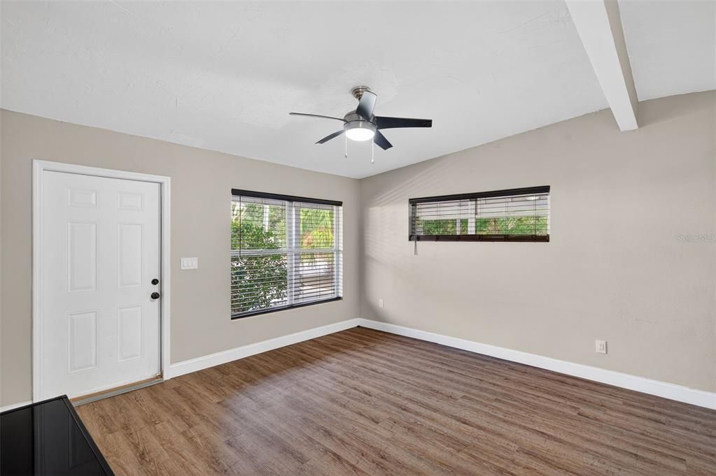 待售: $239,900 (3 贝兹, 1 浴室, 992 平方英尺)