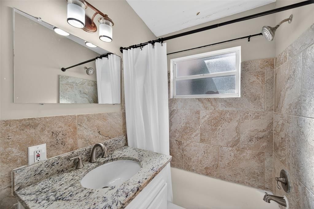 待售: $239,900 (3 贝兹, 1 浴室, 992 平方英尺)