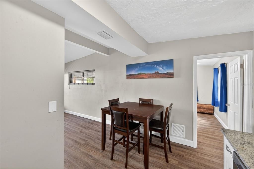 待售: $239,900 (3 贝兹, 1 浴室, 992 平方英尺)