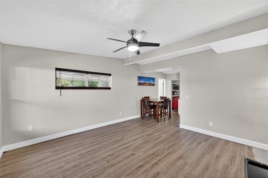 待售: $239,900 (3 贝兹, 1 浴室, 992 平方英尺)