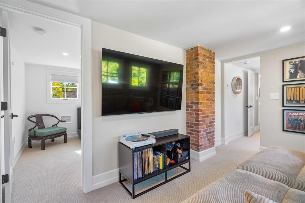 For Sale: $1,049,000 (3 beds, 2 baths, 2283 Square Feet)