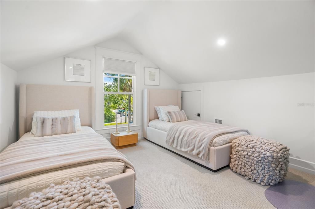 For Sale: $1,049,000 (3 beds, 2 baths, 2283 Square Feet)