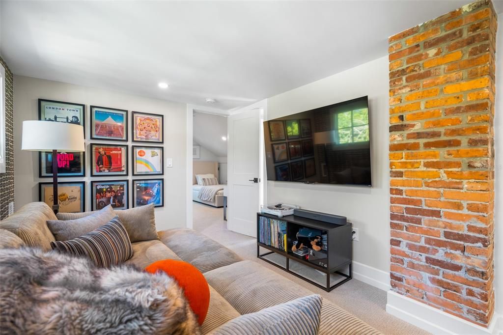 For Sale: $1,049,000 (3 beds, 2 baths, 2283 Square Feet)