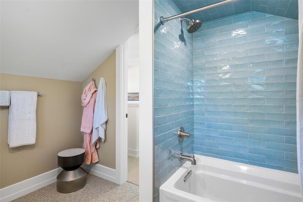 For Sale: $1,049,000 (3 beds, 2 baths, 2283 Square Feet)