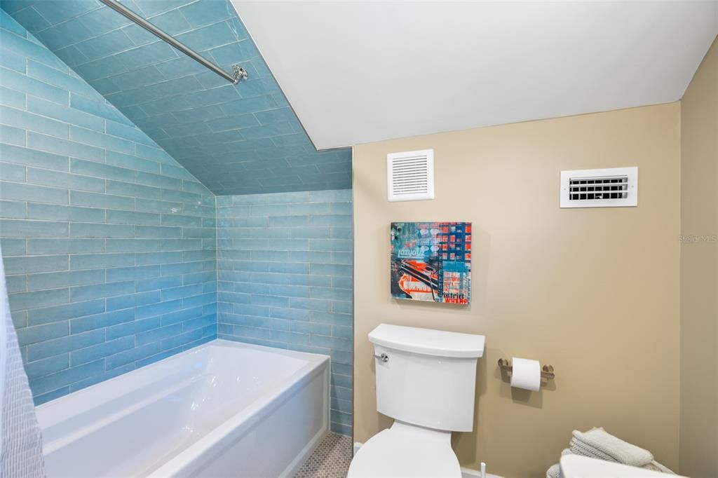 For Sale: $1,049,000 (3 beds, 2 baths, 2283 Square Feet)