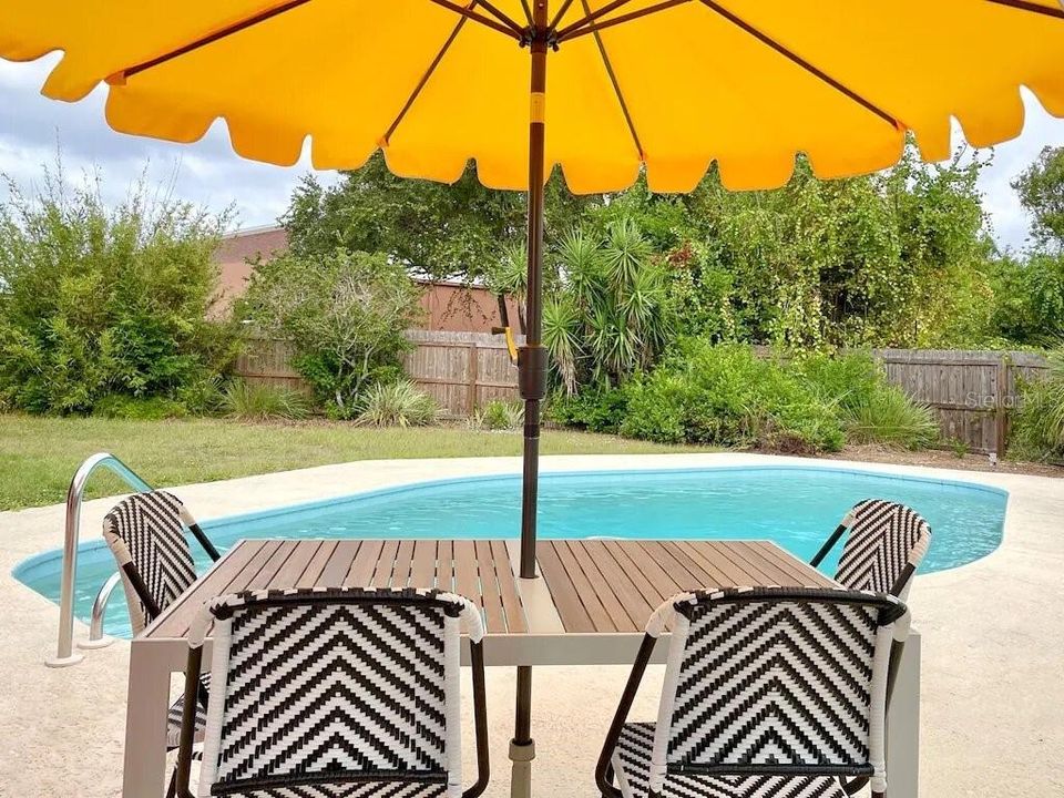 待售: $390,000 (2 贝兹, 1 浴室, 888 平方英尺)