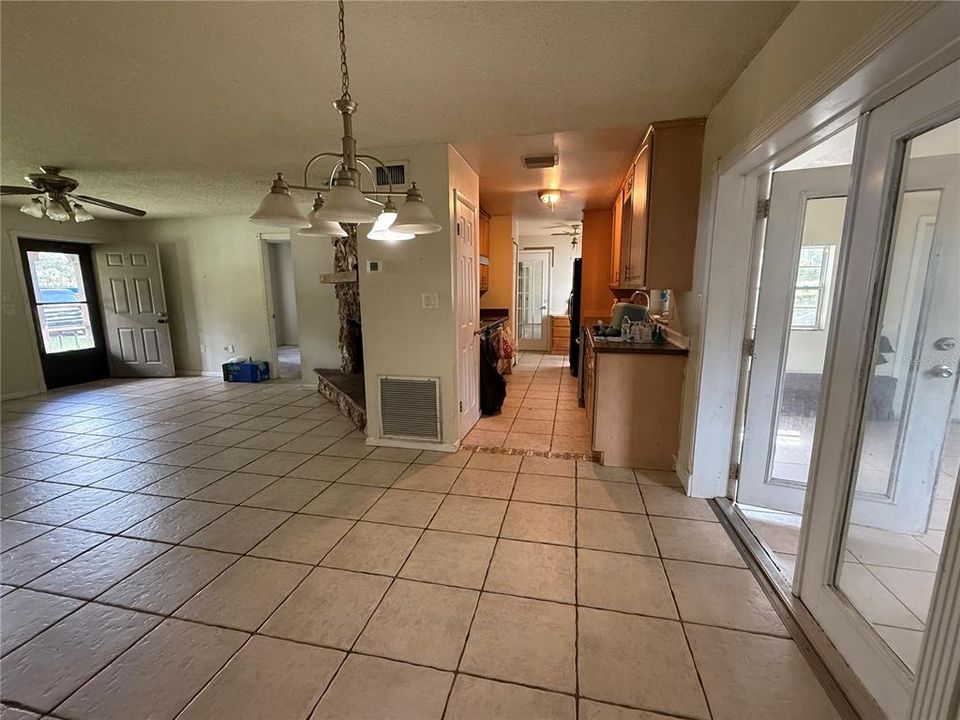 For Sale: $232,000 (3 beds, 2 baths, 1469 Square Feet)