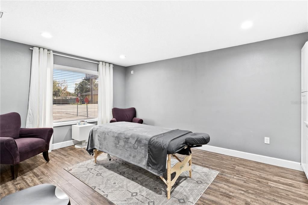 En Venta: $399,000 (0 camas, 0 baños, 1560 Pies cuadrados)