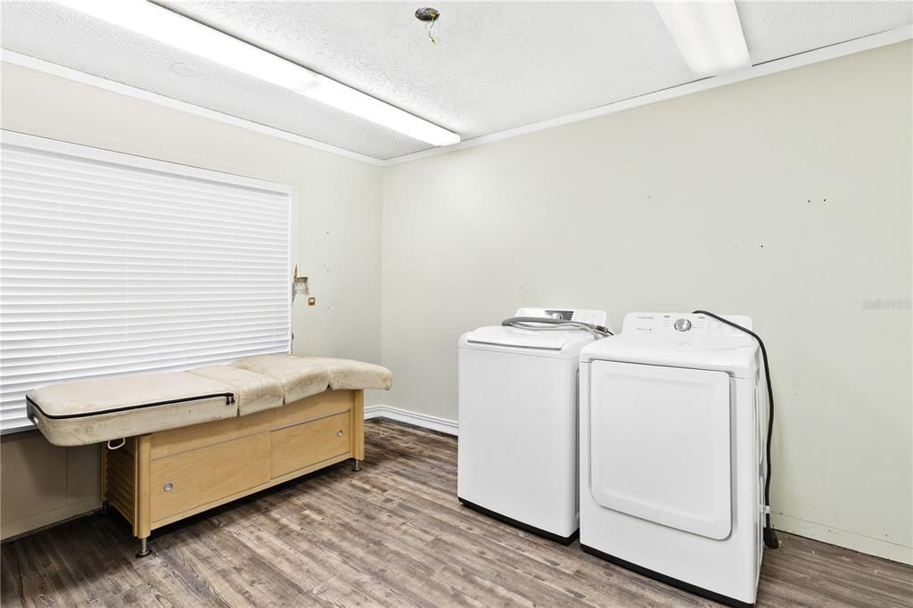 En Venta: $399,000 (0 camas, 0 baños, 1560 Pies cuadrados)