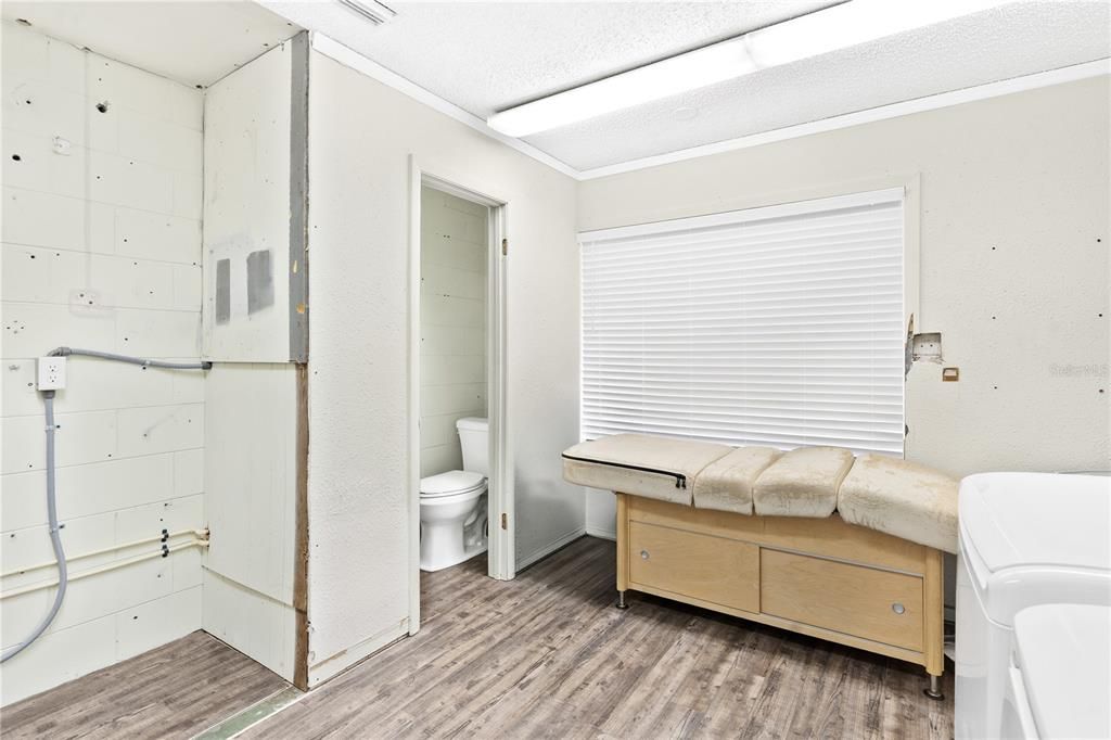 En Venta: $399,000 (0 camas, 0 baños, 1560 Pies cuadrados)