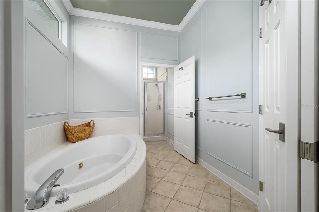 For Sale: $679,900 (4 beds, 2 baths, 2810 Square Feet)