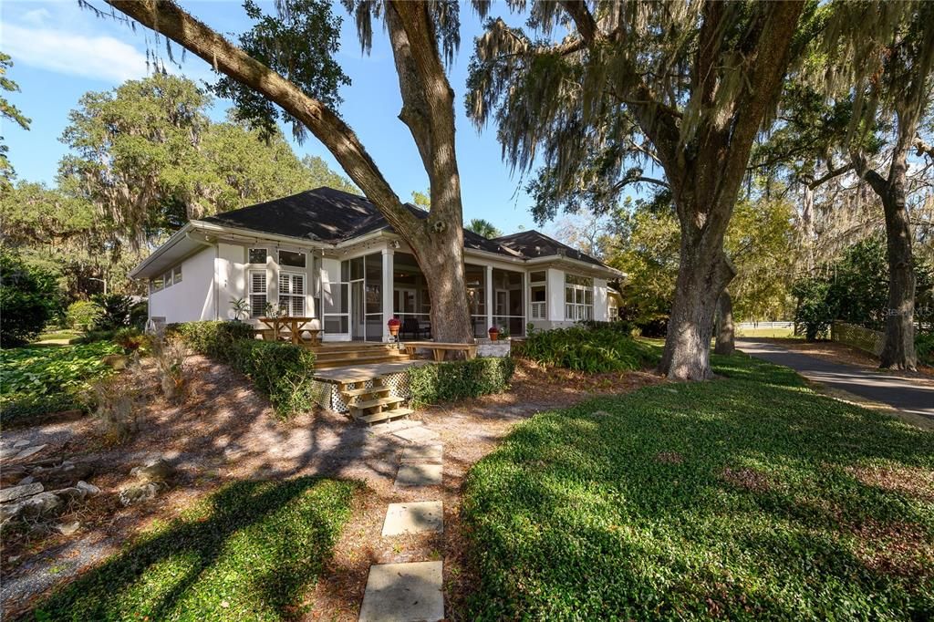 For Sale: $679,900 (4 beds, 2 baths, 2810 Square Feet)