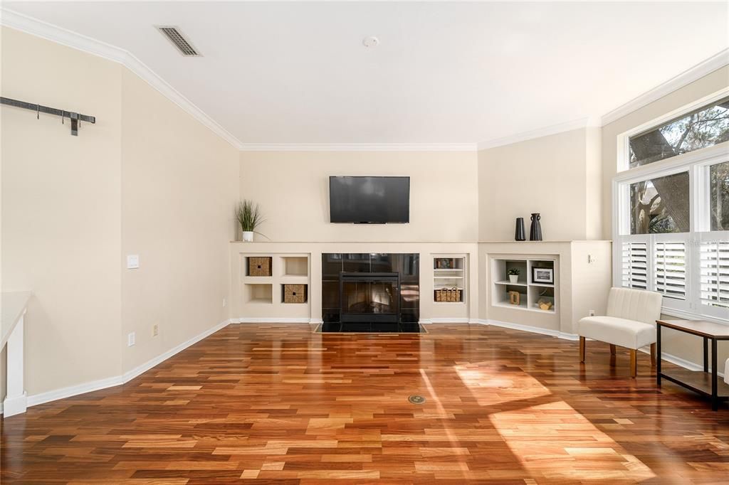 For Sale: $679,900 (4 beds, 2 baths, 2810 Square Feet)