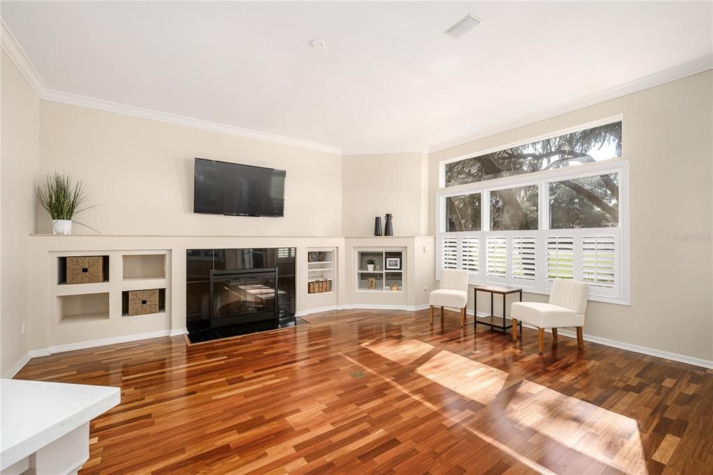 For Sale: $679,900 (4 beds, 2 baths, 2810 Square Feet)