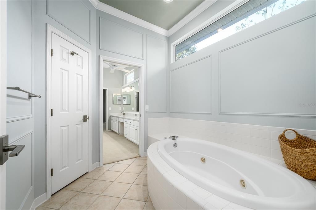 For Sale: $679,900 (4 beds, 2 baths, 2810 Square Feet)