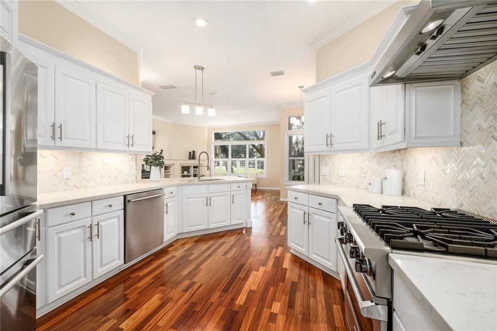 For Sale: $679,900 (4 beds, 2 baths, 2810 Square Feet)