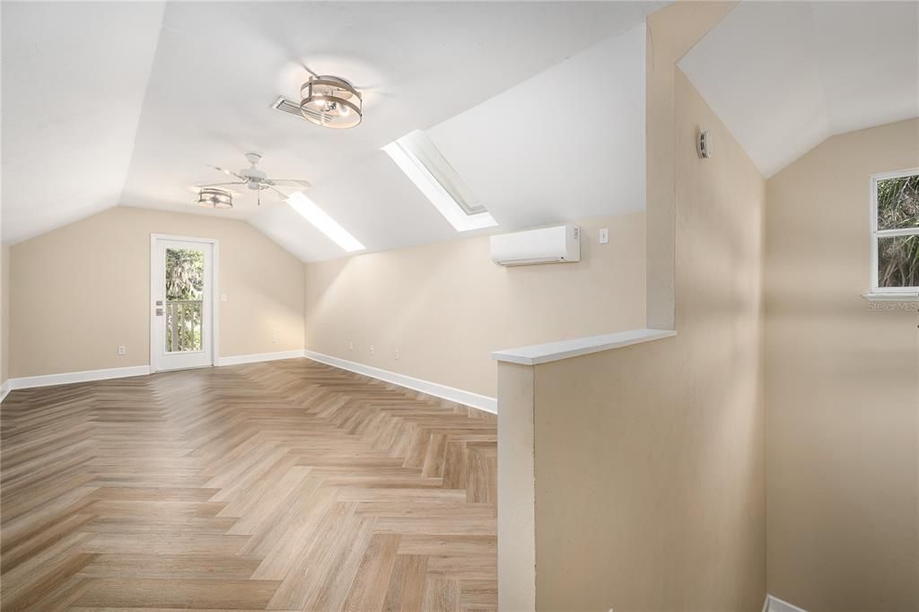 For Sale: $679,900 (4 beds, 2 baths, 2810 Square Feet)