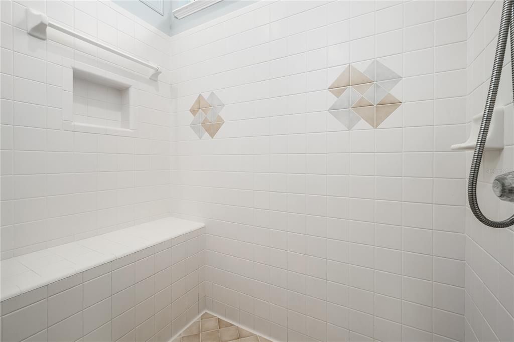 For Sale: $679,900 (4 beds, 2 baths, 2810 Square Feet)