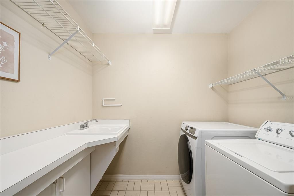 For Sale: $679,900 (4 beds, 2 baths, 2810 Square Feet)