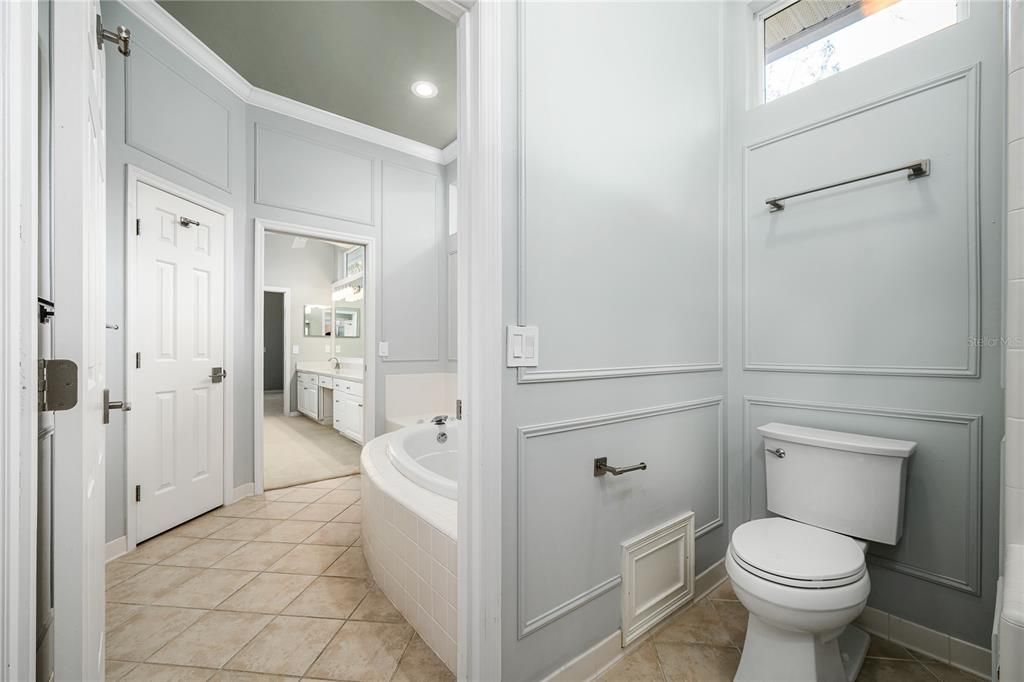 For Sale: $679,900 (4 beds, 2 baths, 2810 Square Feet)