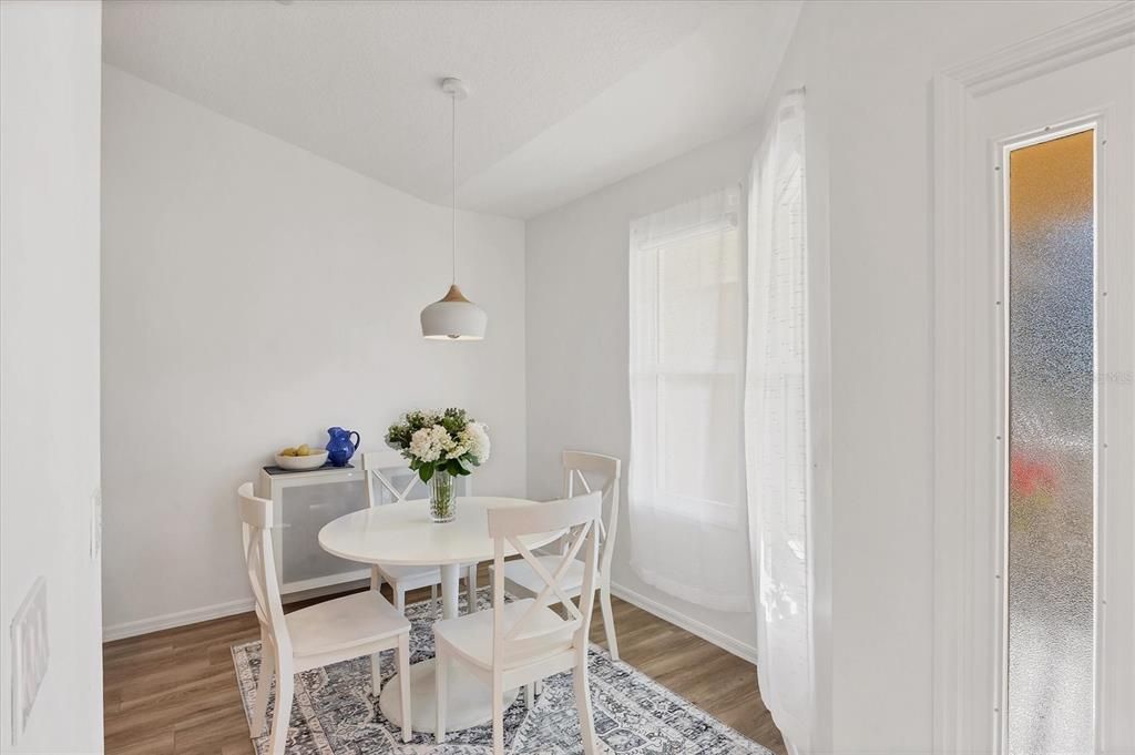 For Sale: $280,000 (2 beds, 2 baths, 1431 Square Feet)