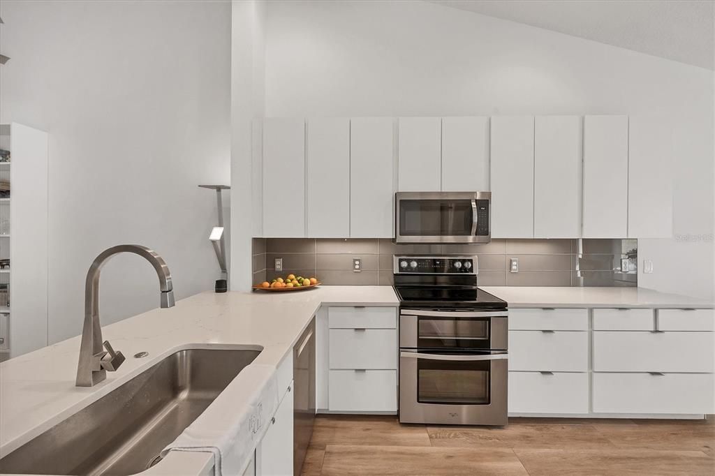 For Sale: $280,000 (2 beds, 2 baths, 1431 Square Feet)