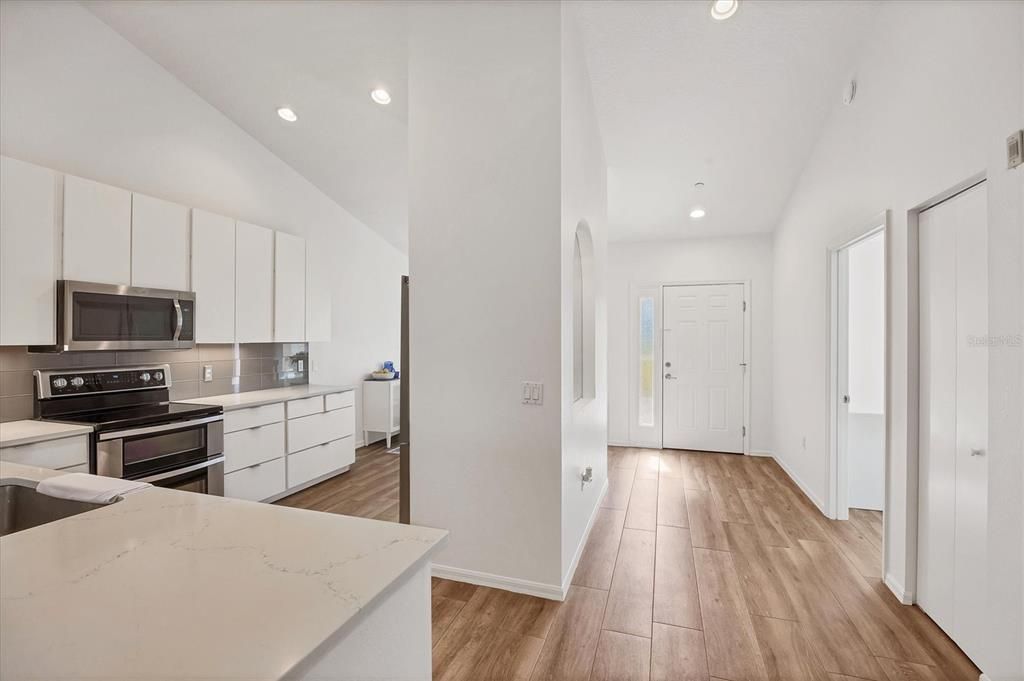 For Sale: $280,000 (2 beds, 2 baths, 1431 Square Feet)