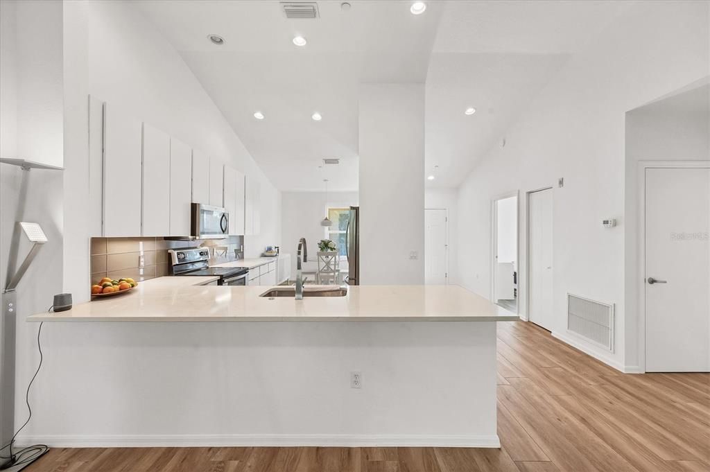 For Sale: $280,000 (2 beds, 2 baths, 1431 Square Feet)