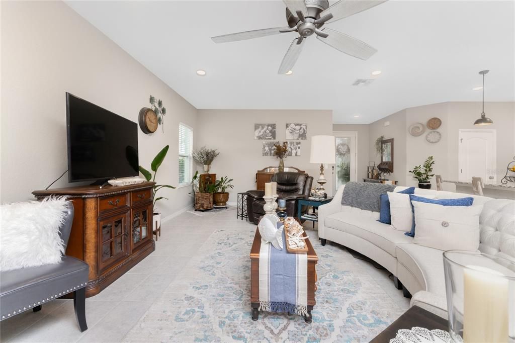 待售: $495,000 (3 贝兹, 2 浴室, 2208 平方英尺)