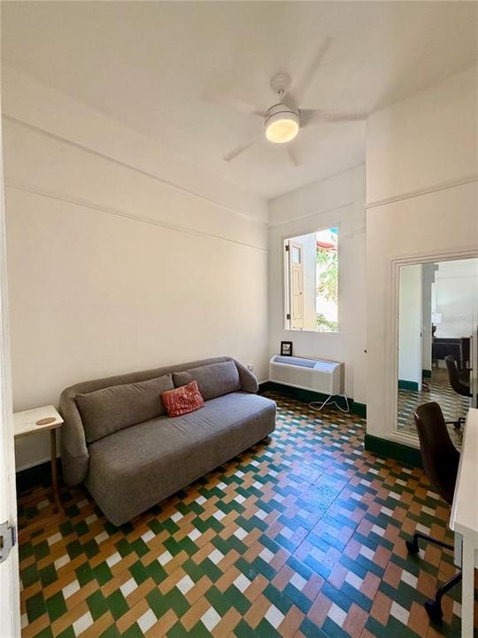 出租: $2,700 (3 贝兹, 1 浴室, 0 平方英尺)