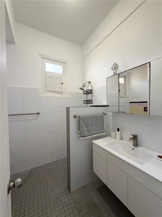 出租: $2,700 (3 贝兹, 1 浴室, 0 平方英尺)